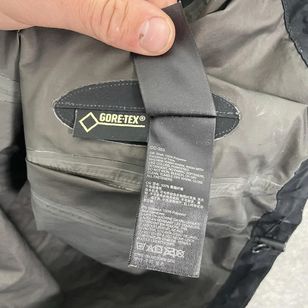 Marmot Jacket Mens Small Black Gore-Tex Hooded Waterproof Rain Shell Hiking